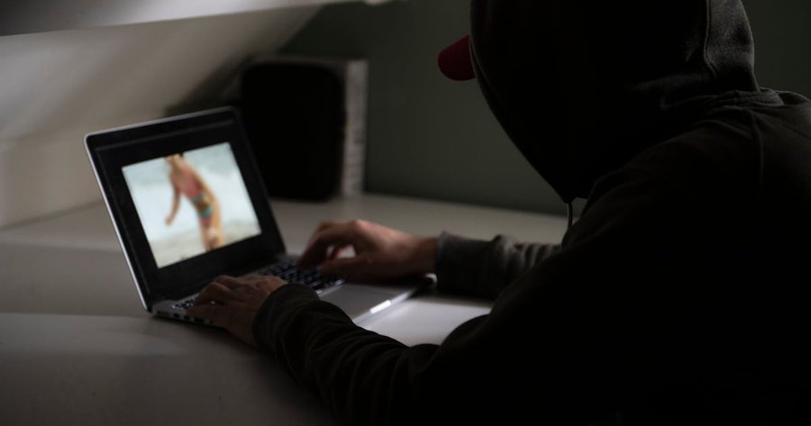 Onderwijsassistent veroordeeld tot 8 jaar cel en tbs voor langdurig kindermisbruik